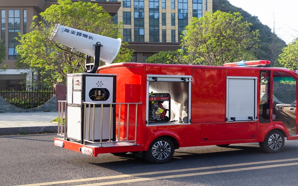 2座除塵車，道路降塵霧炮車
